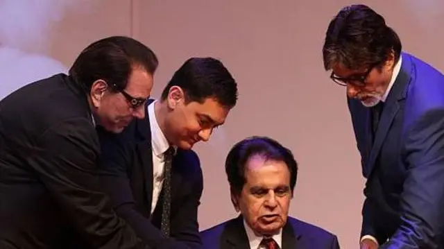 دلیپ کمار کی سوانح کے رسم اجرا کے موقعے پر دھرمیندر، امیتابھ اور عامر خان موجود تھے
