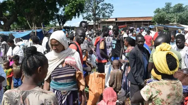 የመተከል ነዋሪዎች በአካባቢያቸው በሚገኝ ገበያ