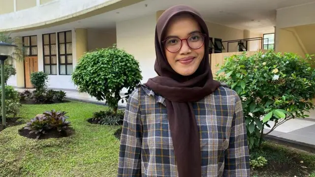 Kalyca Humaira, mahasiswa program studi Televisi dan Film juga merasa KKN tetap dibutuhkan untuk mengimplementasikan ilmu yang mereka dapat selama belajar.