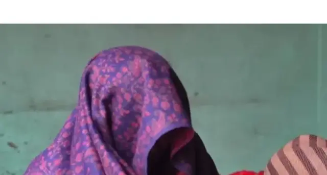 فاروق کی والدہ کا کہنا ہے کہ ان کی بہو کبھی گھر سے باہر نہیں نکلیں تھیں