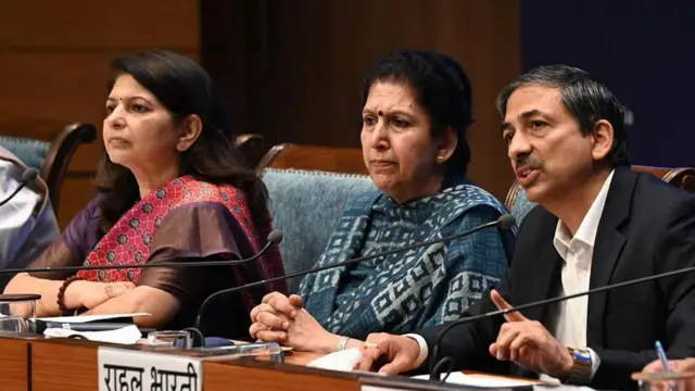 इंडस्ट्री विशेषज्ञों और वाहन निर्माता कंपनियों के प्रतिनिधियों ने बीते सप्ताह एक प्रेस वार्ता में हिस्सा लिया था