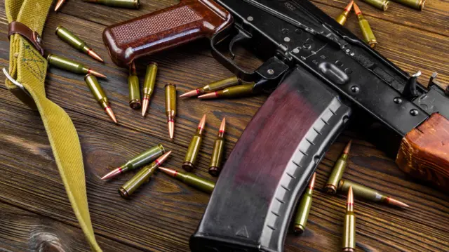 அமெரிக்க துப்பாக்கி நிறுவனங்களிடம் இழப்பீடு கோரும் மெக்சிகோ