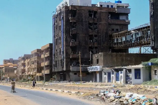 مباني محترقة في الخرطوم بحري