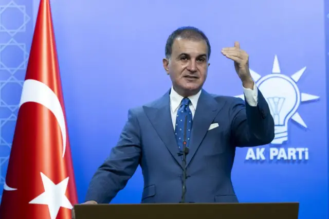 AKP Sözcüsü Ömer Çelik açıklama yaparken 