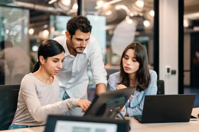 शहरांमधील घरभाडं वेगानं वाढल्यामुळे, कर वजावटीसाठीच्या एचआरएच्या मर्यादेत वाढ व्हावी अशी मागणी दीर्घकाळापासून होते आहे