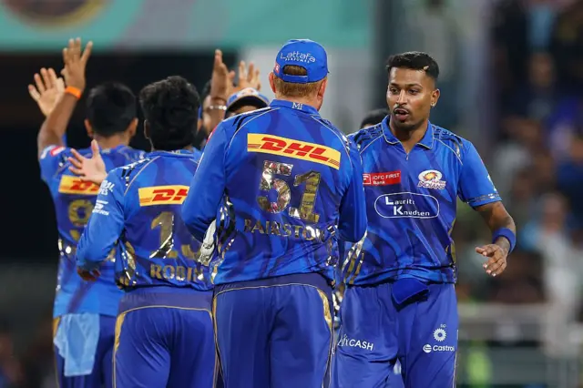 आयपीएलमध्ये सर्वात यशस्वी ठरलेले दोन संघ म्हणज मुंबई इंडियन्स आणि चेन्नई सुपर किंग्ज.