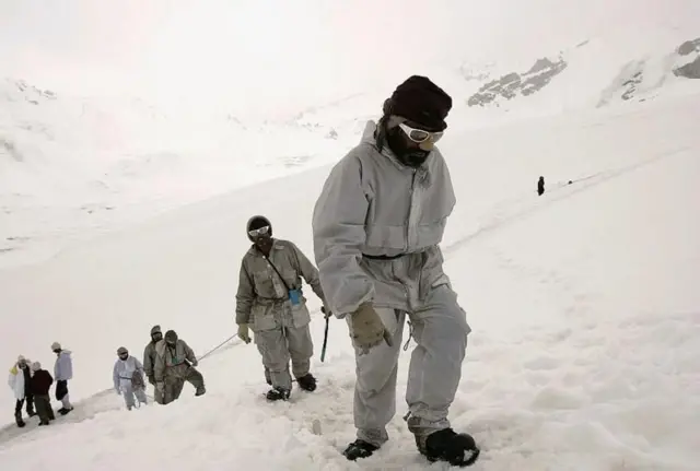 પાકિસ્તાની સૈનિકોને થયું કે તેમના પર 100 સૈનિકોને એક આખી કંપનીએ હુમલો કર્યો છે