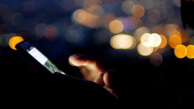 মোবাইল ফোনে আড়ি পেতে তথ্য হাতিয়ে নেয়া হয় প্রযুক্তির সাহায্যে