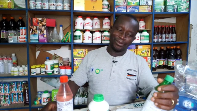 Capture d'écran M. Kobenan présentant un produit dans sa boutique