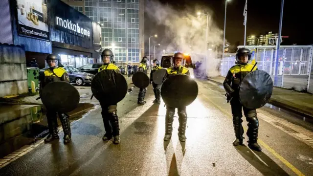 Hollanda polisi, Eritreliler arasındaki çatışmaları gece yarısı kontrol altına alabildi.