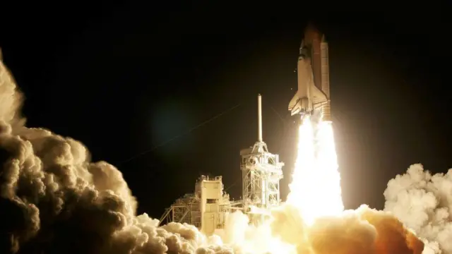 মহাশূন্যের পথে ডানা মেলেছে নাসার রকেট ডিসকভারি