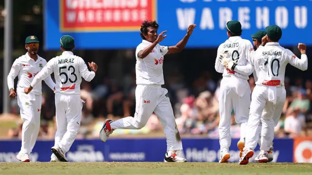 প্রথম ইনিংসে ৬ উইকেট নিয়েছেন ম্যাচ সেরা হাসান মাহমুদ 