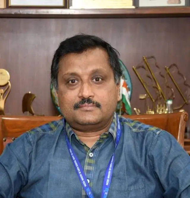 கேரளாவில் ஆபத்தான சரக்குகளுடன் கடலில் கவிழ்ந்த கப்பல்