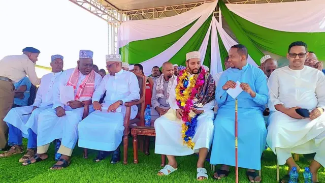Dhalinyaro gaareysa illaa 50 ruux oo isugu jira wiilal iyo gabdho ah ayaa mar kaliya bishii Disembar ee sanadkii hore loogu sameeyay ''guur Wadareed'' magaalada Mandhera .