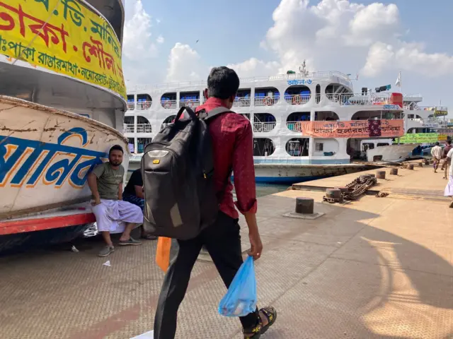 হরতালে লঞ্চে যাত্রীদের চাপ বেড়েছে