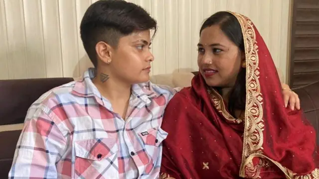 குடும்பத்தினர் சம்மதித்தும் இந்த லெஸ்பியன் திருமணம் சர்ச்சைக்கு உள்ளாவது ஏன்?