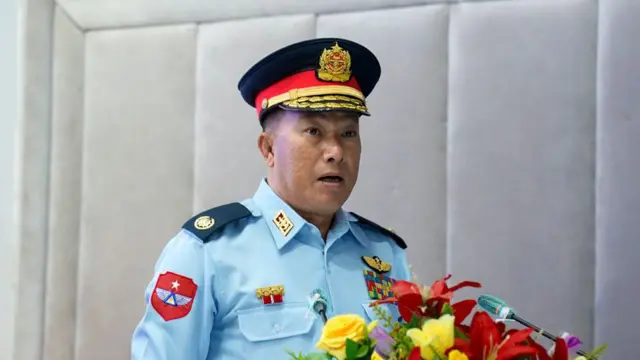အနောက်ပိုင်းလေတပ်ကွပ်ကဲမှု ဌာနချုပ်မှူးတာဝန်ယူစဥ်က ဗိုလ်မှူးချုပ်ထွန်းဝင်း