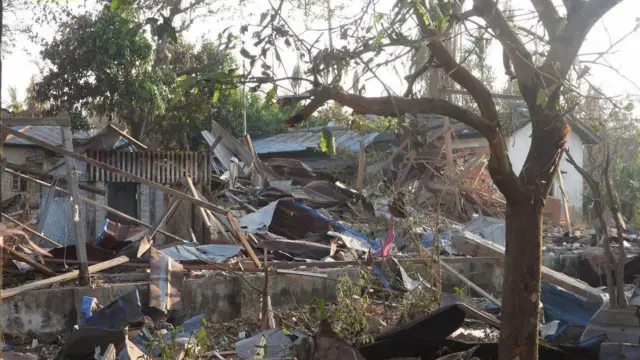 ဖေဖော်ဝါရီ ၂၀ ရက်တုန်းက ရမ်းဗြဲမြို့လေကြောင်းတိုက်ခိုက်ခံထားရတဲ့မြင်ကွင်း