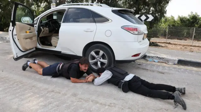 පලස්තීන හමාස් සංවිධානය විසින් දකුණු ඊශ්‍රායලයේ අෂ්කෙලොන් නගරයේ සිටින ජනතාවට නගරයෙන් පිටවන ලෙස අනතුරු අඟවා තිබේ.