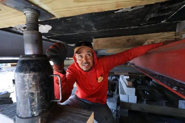 ਜੈੱਕ ਰਾਹੀਂ ਘਰ ਉਠਾਉਣ ਦੀ ਤਿਆਰੀ 