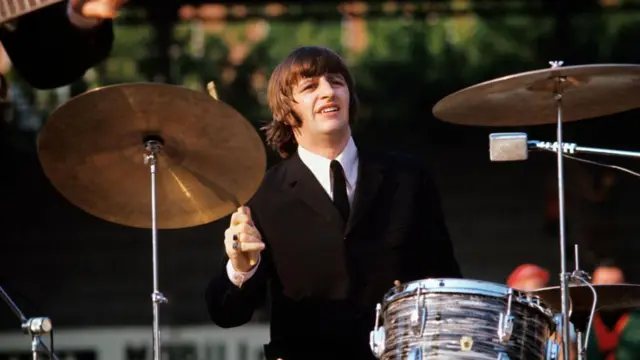 Ringopix bet 77ação durante um show dos Beatles na Itália emm 1965