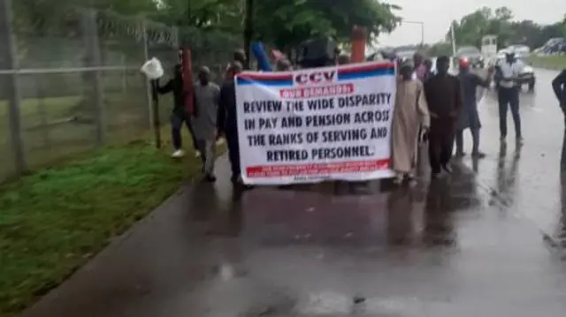 Àwòrán àwọn ajagufẹ̀yìntì tí wọ́n ń ṣe ìfẹ̀hónúhàn