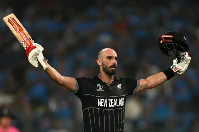  නවසීලන්ත ඉනිම පුරාවට ඉන්දීය පන්දු යවන්නන්ට රිසිසේ පිත්තෙන් ප්‍රහාර එල්ල කළ ඩැරල් මිචෙල් ලකුණු 134 කට දවා ගැනීමට මොහොමඩ් සාමි සමත් විය.