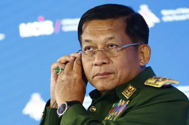 နိုင်ငံတော်ကိုပေးရမယ့်အခွန်တွေနဲ့ချေးငွေတွေ အပြည့်အဝပြန်ပေးဖို့ စစ်ခေါင်းဆောင်ပြော 