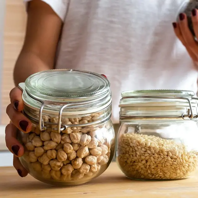 Des légumineuses dans un bocal en verre