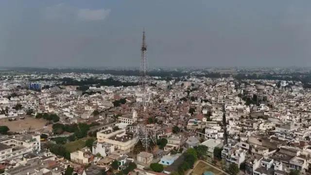 சுமார் 18 மாதங்களாக கோபுரத்தின் மீது வசித்த குர்ஜித் சிங்