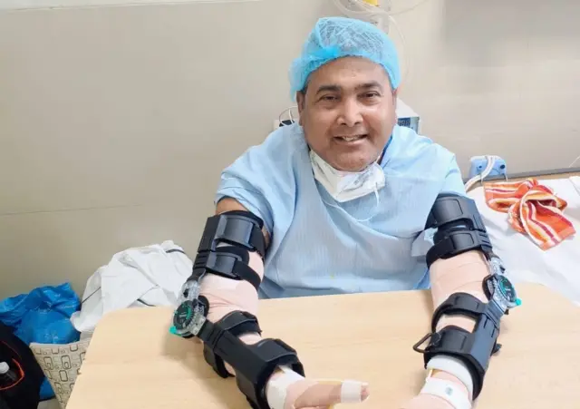 আবার রঙ আর ব্রাশ হাতে নিয়ে কাজ শুরু করতে পারবেন রাজকুমার, জানিয়েছেন চিকিৎসকেরা।