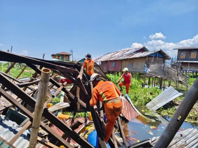 မြန်မာမှာသာမက ကမ္ဘာမှာပါ ထင်ရှားတဲ့ အင်းလေးကန်ထဲ နေထိုင်သူတွေလည်း ငလျင်ဒဏ်ကြောင့် ထိခိုက်ခဲ့ကြပါတယ်