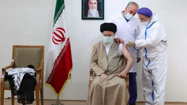 Alireza Marandi, mkuu wa timu ya madaktari ya Ali Khamenei, alisema kwamba ushauri pekee waliotoa kwa kiongozi wa Jamhuri ya Kiislamu ni "kula matunda."