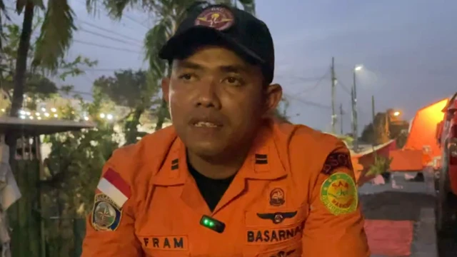 Elfram Yuliawan, anggota SAR Yogyakarta yang ditugaskan mengevakuasi korban reruntuhan Ponpes Al Khoziny.