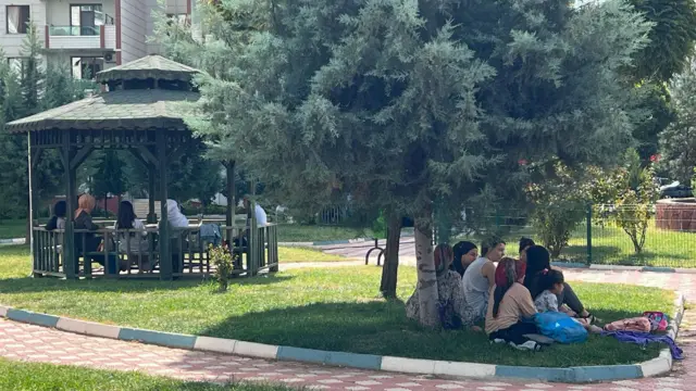 Diyarbakır'da deprem sonrası insanlar evlerine girmeye korkuyor