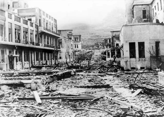 Toàn cảnh Trường Y Nagasaki ở Nhật Bản vào tháng 7/1946: trường nằm cách nơi quả bom nguyên tử của Mỹ được thả xuống khoảng một cây số