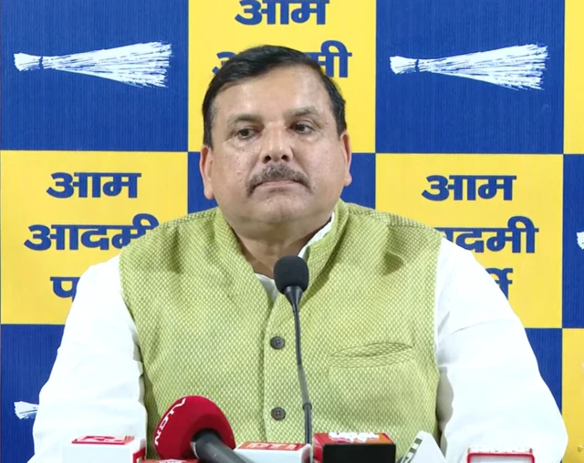 ਰਾਜਸਭਾ ਮੈਂਬਰ ਸੰਜੇ ਸਿੰਘ ਪ੍ਰੈਸ ਕਾਨਫਰੰਸ ਕਰਦੇ ਹੋਏ 