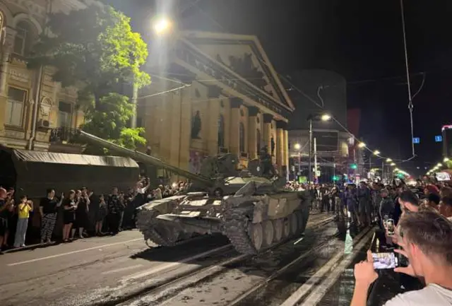 Abarwanyi ba Wagner bariko barava ku cicaro c'igisirikare ca Rostov-on-Don