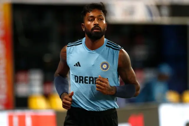 পেস অলরাউন্ডারদের মধ্যে হার্দিক পান্ডিয়া আইসিসি র্যাংকিংয়ে সবার উপরে রয়েছেন