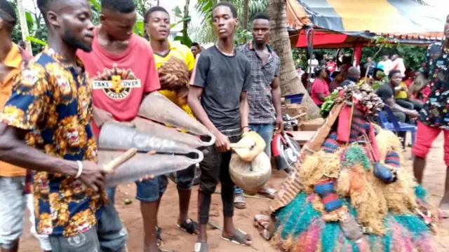 Ndị na-eti mmọnwụ n'Achi