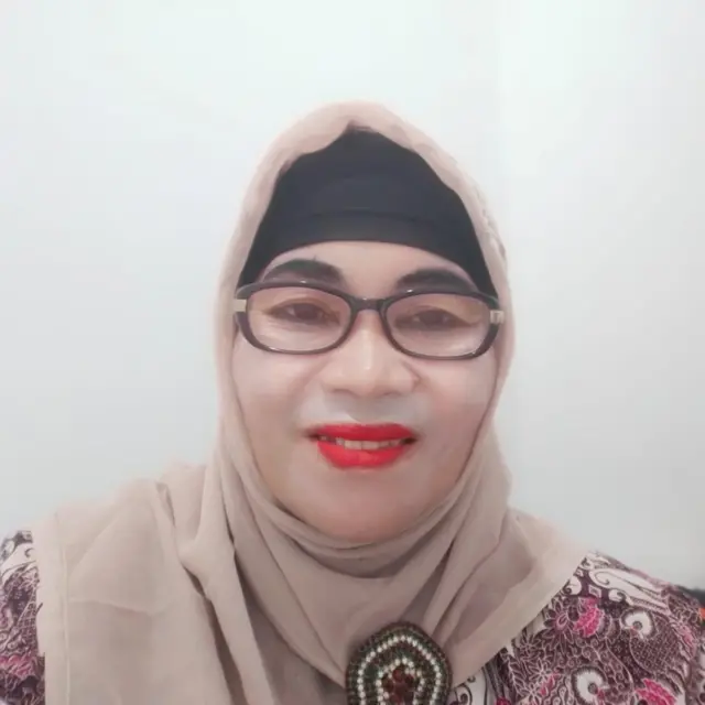 Aat Setiyawati baru mengetahui putranya disandera bajak laut Somalia setelah menerima tautan berita dari media sosial.