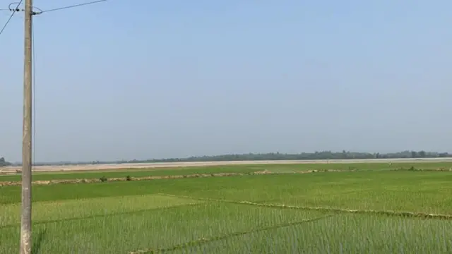 বাংলাদেশ মিয়ানমার সীমান্তে উত্তেজনায় গ্রাম শূন্য হয়ে পড়ছে গ্রামগুলো।