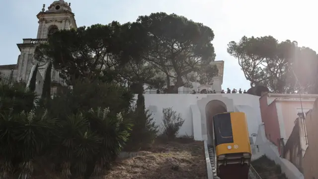 Jedan od vagona uspinjače u Lisabonu 