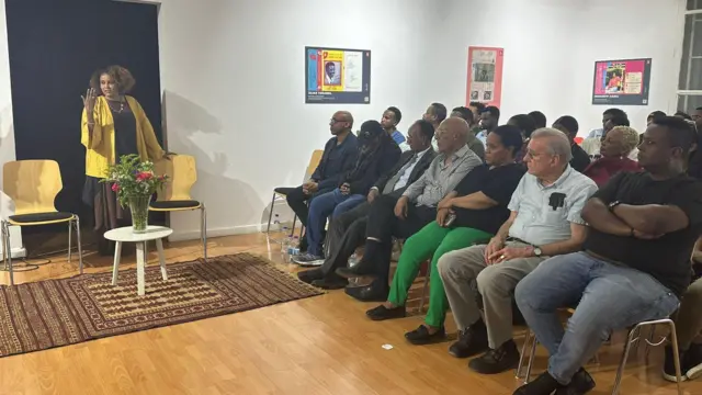 ዶ/ር ነጻነት ገብረሚካኤል በ'ቅብብሎሽ' ኹነት ላይ ንግግር እያደረገች