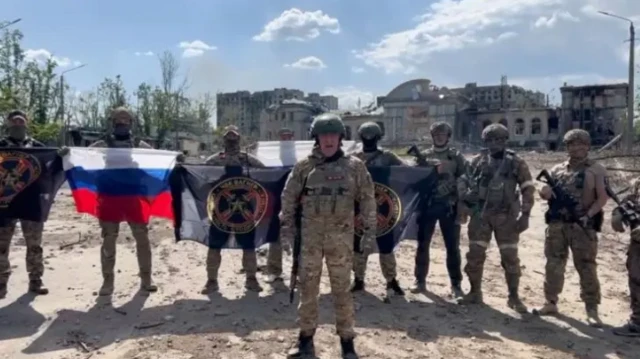 वॅग्नरने बखमूतवर कब्जा करण्यात खूप खूप मदत केली पण त्यांचे बरेच सैनिक मारले गेले.