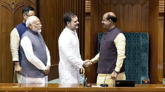 સ્પીકર સર, તમે મોદીજી સામે શા માટે ઝૂકી જાવ છો