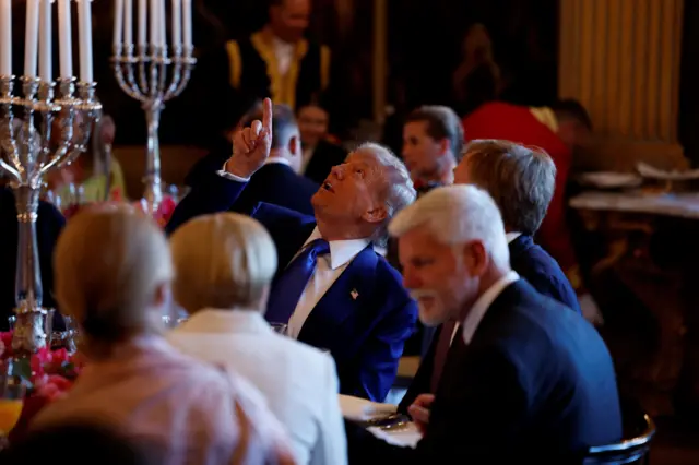 Дональд Трамп менен Питер Павел НАТОнун Гаагадагы саммитинен кийинки кечки тамакта