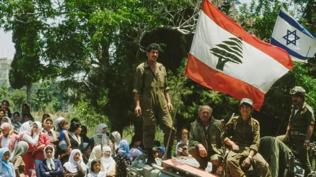 অপারেশন পিস ফর গ্যালিলি নামে ইসরায়েলি সেনাবাহিনীর আক্রমণের সময় দখলকৃত লেবাননের বন্দর শহর সিডনে ইসরায়েলি সৈন্যরা