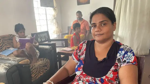 Nadeeka Perera bersama keluarganya di Kolombo, Sri Lanka