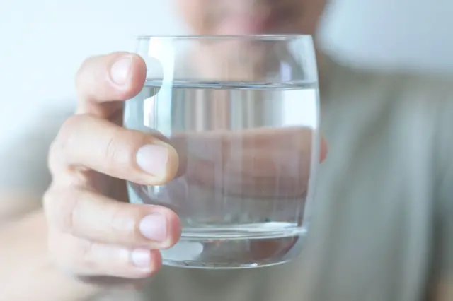 Vaso con agua